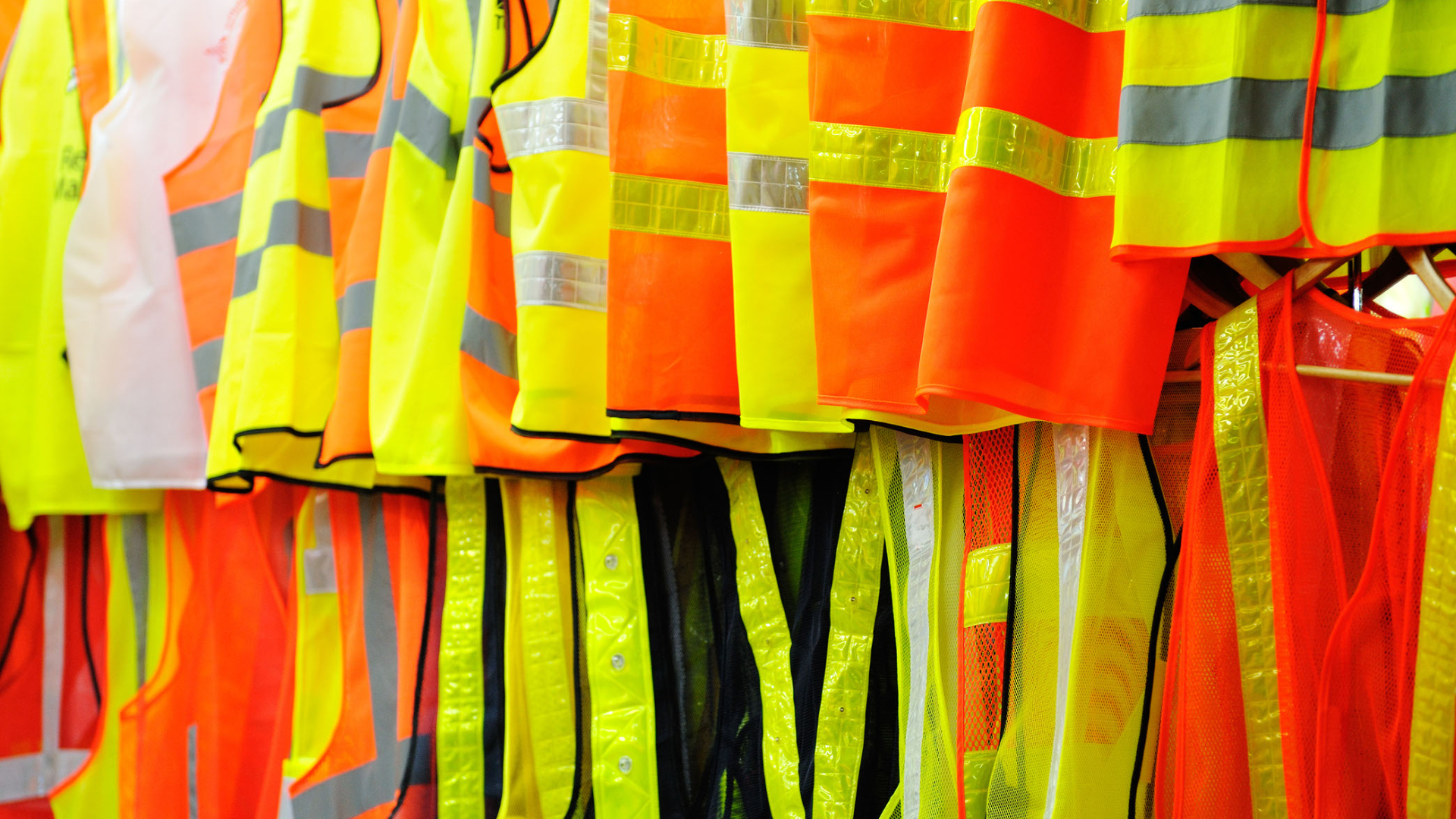 Reflektörlü Kıyafetler Neden Hayati Önem Taşır?